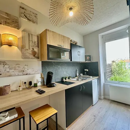 Cocon Calme A 2mn Clinique Mutualiste Et Tram Apartamento